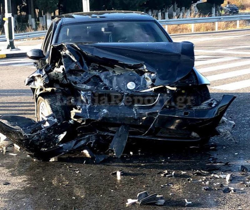 Σύγκρουση δύο αυτοκινήτων