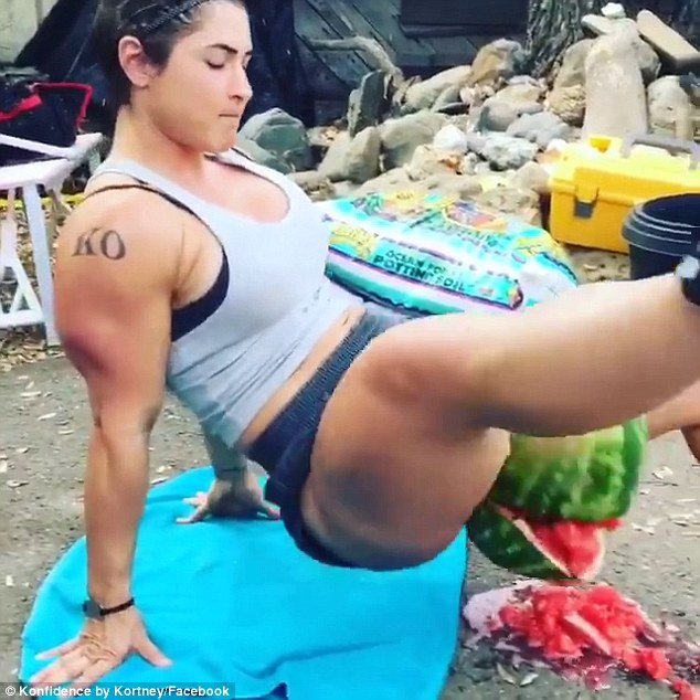 Η γυναίκα που σπάει καρπούζια με τα μπούτια της [εικόνες & βίντεο] | iefimerida.gr 3