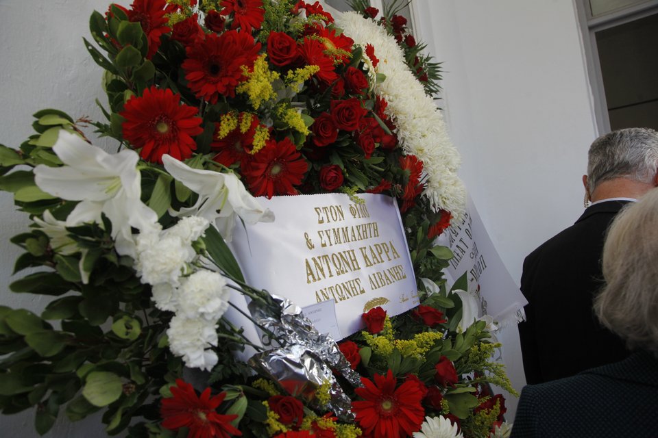 Το τελευταίο αντίο στον Αντώνη Καρρά -Παρουσία της ηγεσίας του ΠΑΣΟΚ η κηδεία [εικόνες] | iefimerida.gr 0