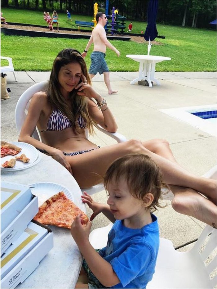 Η Σοφία Καρβέλα ποζάρει με μπικίνι -Θεϊκό κορμί μετά από δύο γέννες [εικόνες] | iefimerida.gr 0