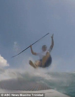 Έκανε surf και του την «έπεσε» καρχαρίας! [εικόνες & βίντεο] | iefimerida.gr 1