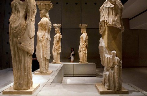 Υμνοι των New York Times για το Μουσείο της Ακρόπολης: Οι Καρυάτιδες λάμπουν ξανά [εικόνες&βίντεο] | iefimerida.gr 2