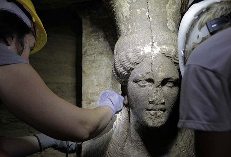 Καρυάτιδες: Οι φρουροί της Αμφίπολης -Πότε θα αποκαλυφθούν ολόκληρες | iefimerida.gr 0