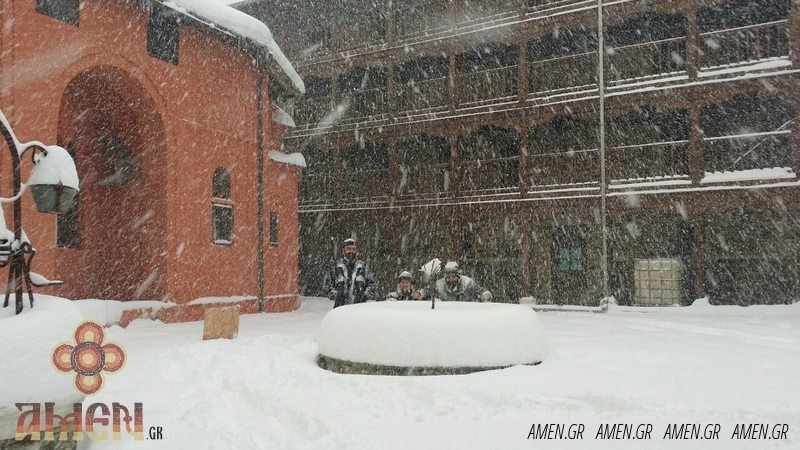 Βαρύς χιονιάς στο Αγιον Ορος -Δείτε τις ιερές μονές ντυμένες στα λευκά [εικόνες]  | iefimerida.gr 9