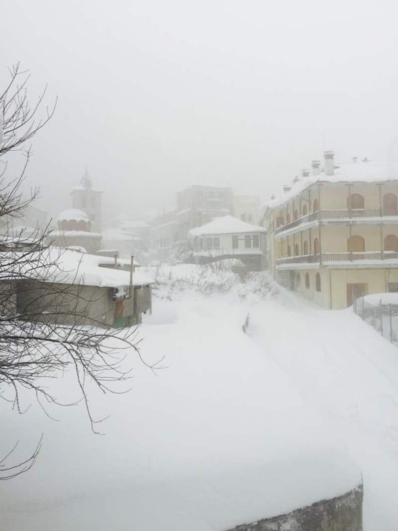 Βαρύς χιονιάς στο Αγιον Ορος -Δείτε τις ιερές μονές ντυμένες στα λευκά [εικόνες]  | iefimerida.gr 1