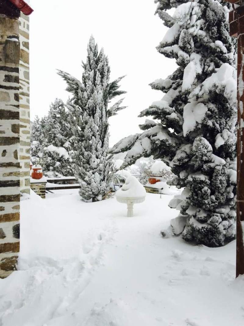 Βαρύς χιονιάς στο Αγιον Ορος -Δείτε τις ιερές μονές ντυμένες στα λευκά [εικόνες]  | iefimerida.gr 5