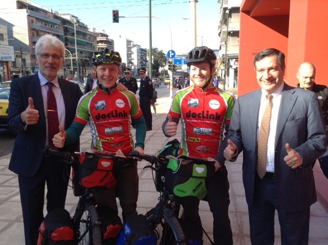 Αθήνα-Γερμανία με ποδήλατο: Μήνυμα ενότητας της Ευρώπης στο πλαίσιο της documenta [εικόνες]  | iefimerida.gr 1