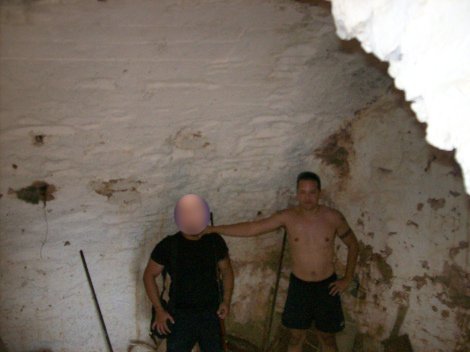 Αποκλειστικό: Ο εκπαιδευτής Κασιδιάρης, τα όπλα, το ξύλο, οι ναζιστικοί χαιρετισμοί και οι σημαίες των SS στις κατασκηνώσεις της ΧΑ [βίντεο & εικόνες] | iefimerida.gr 4