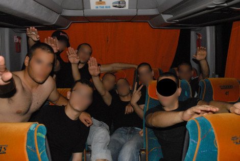 Αποκλειστικό: Ο εκπαιδευτής Κασιδιάρης, τα όπλα, το ξύλο, οι ναζιστικοί χαιρετισμοί και οι σημαίες των SS στις κατασκηνώσεις της ΧΑ [βίντεο & εικόνες] | iefimerida.gr 7