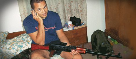 Ντοκουμέντα σοκ στον υπολογιστή του Κασιδιάρη -Εικόνα στην οποία «χαϊδεύει» το όπλο του και άλλες με την παρασκευή «περίεργης σκόνης» [εικόνες] | iefimerida.gr 0