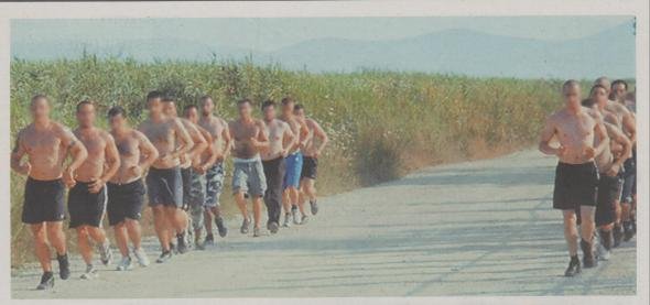 Ο Κασιδιάρης με τη σβάστικα στο μπράτσο εκπαιδεύει τάγματα χρυσαυγιτών [εικόνες] | iefimerida.gr 0