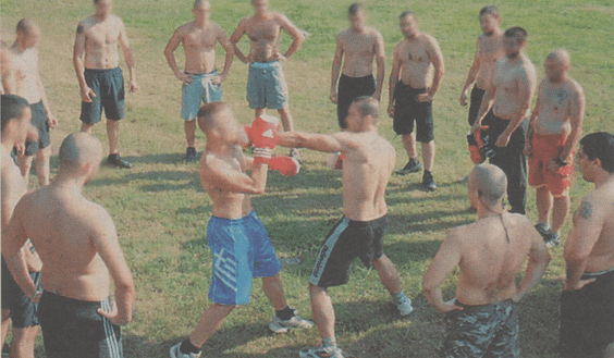 Ο Κασιδιάρης με τη σβάστικα στο μπράτσο εκπαιδεύει τάγματα χρυσαυγιτών [εικόνες] | iefimerida.gr 1