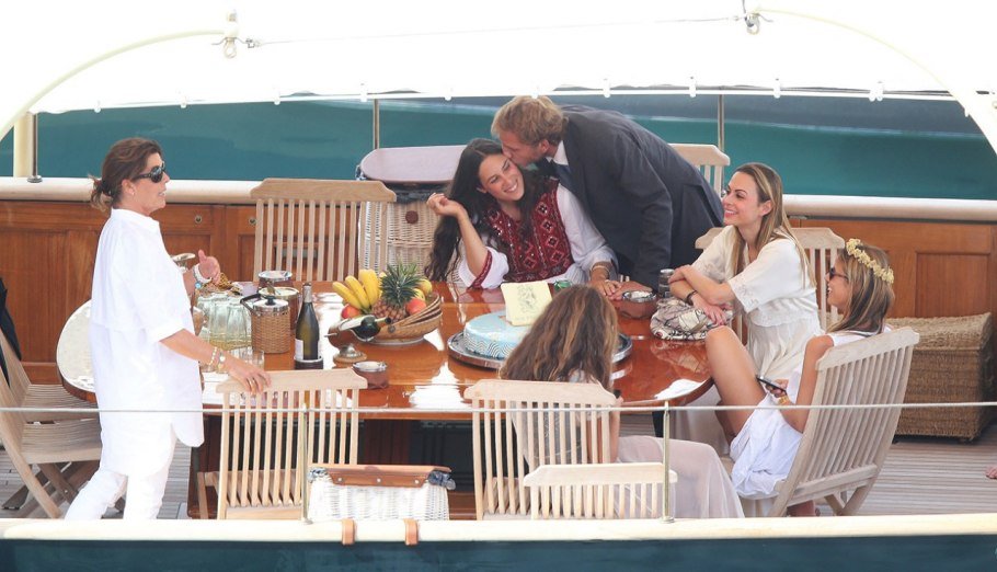 Διάσημοι στο κατάστρωμα -Πώς «σκοτώνουν» το χρόνο τους οι σταρ στις βόλτες με υπερπολυτελείς θαλαμηγούς [εικόνες] | iefimerida.gr 15