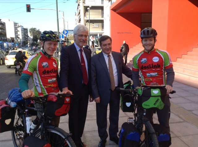 Αθήνα-Γερμανία με ποδήλατο: Μήνυμα ενότητας της Ευρώπης στο πλαίσιο της documenta [εικόνες]  | iefimerida.gr 0