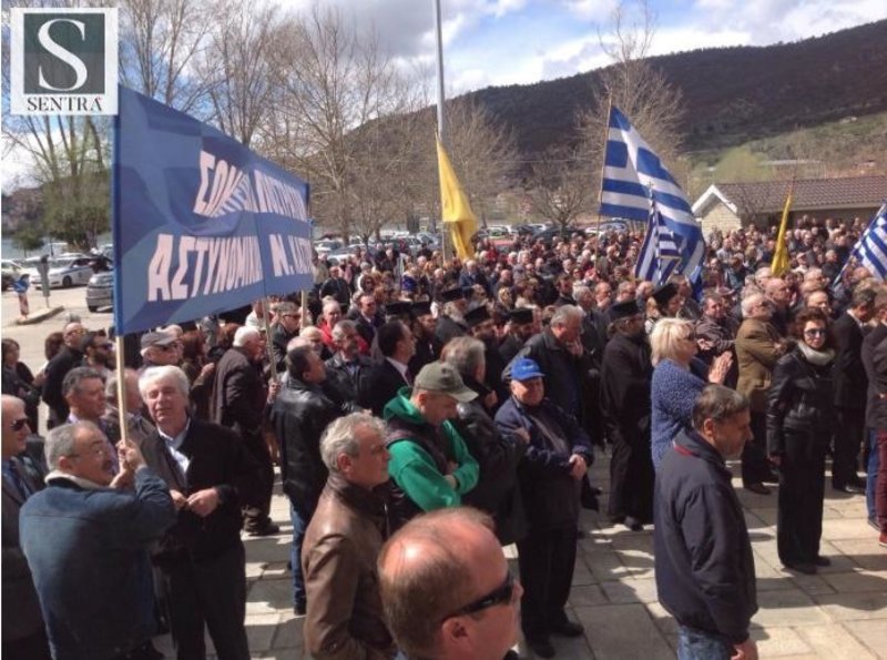 Καστοριά: Συγκέντρωση συμπαράστασης προς τους δύο Eλληνες αξιωματικούς [εικόνες & βίντεο] | iefimerida.gr 0