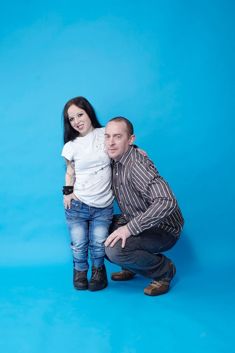 Η στριπτιζέζ τσέπης και ο ψηλόσωμος λοχίας [εικόνες]  | iefimerida.gr 2