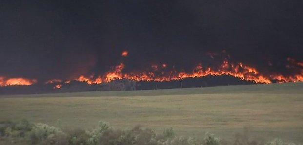 Τοξικό νέφος απειλεί περιοχή κοντά στη Μαδρίτη -Μετά από φωτιά σε χωματερή με ελαστικά [εικόνες]  | iefimerida.gr 2