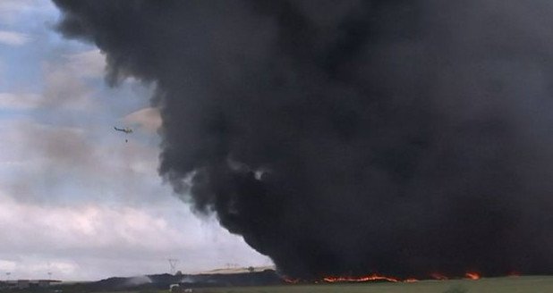 Τοξικό νέφος απειλεί περιοχή κοντά στη Μαδρίτη -Μετά από φωτιά σε χωματερή με ελαστικά [εικόνες]  | iefimerida.gr 3