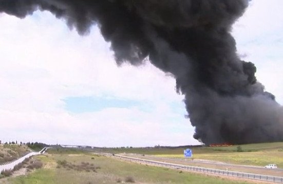 Τοξικό νέφος απειλεί περιοχή κοντά στη Μαδρίτη -Μετά από φωτιά σε χωματερή με ελαστικά [εικόνες]  | iefimerida.gr 4