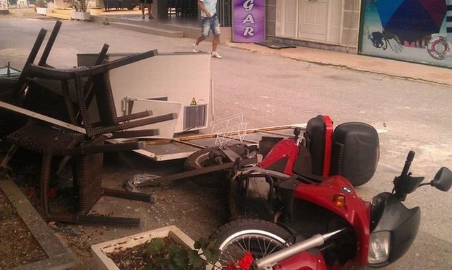 Μπουρίνι χτύπησε την  Κατερίνη:  Ξεριζώθηκαν δέντρα και έσπασαν βιτρίνες – Εικόνες που θυμίζουν βομβαρδισμένο τοπίο | iefimerida.gr 0