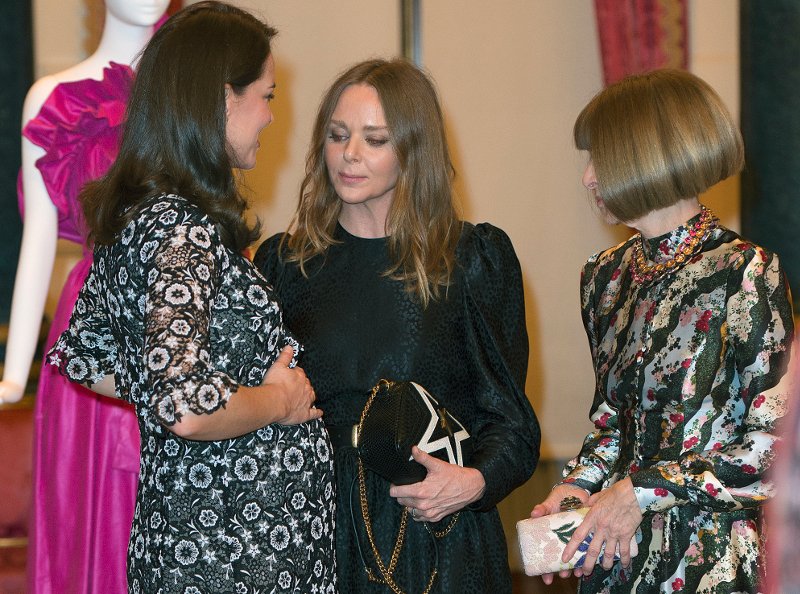  Η Αννα Γουίντορ συνάντησε την Κέιτ Μίντλετον και έκανε κάτι που κάνει εξαιρετικά σπάνια -Καλεσμένη στο παλάτι [εικόνες] | iefimerida.gr 1