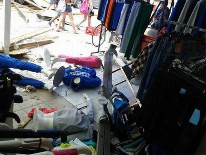 Μπουρίνι χτύπησε την  Κατερίνη:  Ξεριζώθηκαν δέντρα και έσπασαν βιτρίνες – Εικόνες που θυμίζουν βομβαρδισμένο τοπίο | iefimerida.gr 1