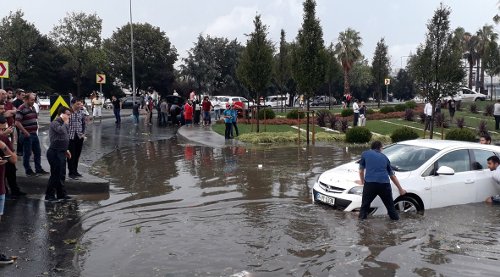 Βίντεο-σοκ: Χαλάζι σε μέγεθος αυγού χτυπά την Κωνσταντινούπολη -Εικόνες άνευ προηγουμένου [βίντεο] | iefimerida.gr 2
