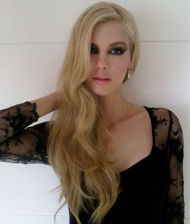 H νέα ξανθιά που κέρδισε μία θέση στη συλλογή του Ντι Κάπριο-Με ποια σέξι «τα σπάει» τα βράδια ο σταρ [εικόνες] | iefimerida.gr 0