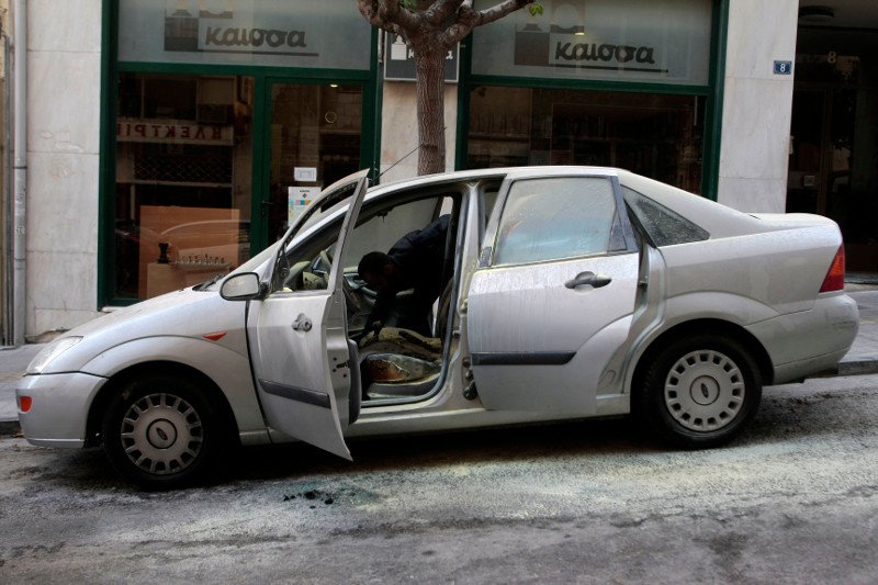 Καταδρομική επίθεση στο Α.Τ. Εξαρχείων -60 αντιεξουσιαστές πέταξαν μολότοφ και πέτρες [εικόνες] | iefimerida.gr 4