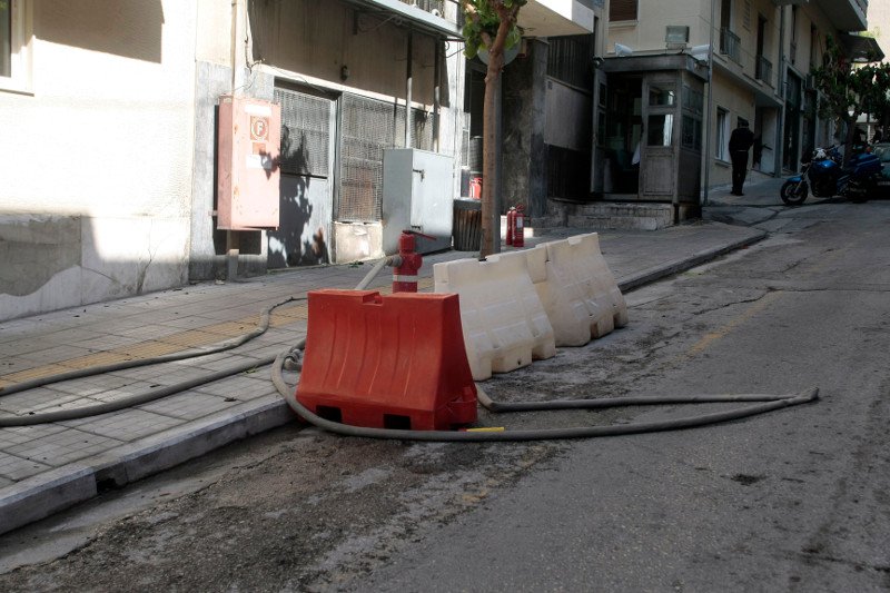 Καταδρομική επίθεση στο Α.Τ. Εξαρχείων -60 αντιεξουσιαστές πέταξαν μολότοφ και πέτρες [εικόνες] | iefimerida.gr 1