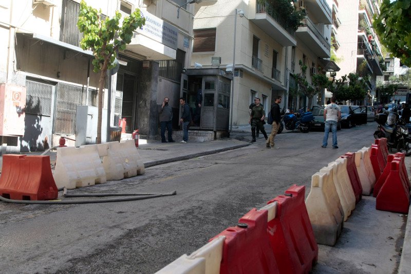 Καταδρομική επίθεση στο Α.Τ. Εξαρχείων -60 αντιεξουσιαστές πέταξαν μολότοφ και πέτρες [εικόνες] | iefimerida.gr 3