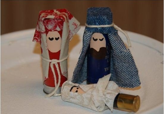 Φάτνη από ανθρώπινα μαλλιά, από μπέικον και από σφαίρες! [βίντεο - εικόνες]  | iefimerida.gr 1