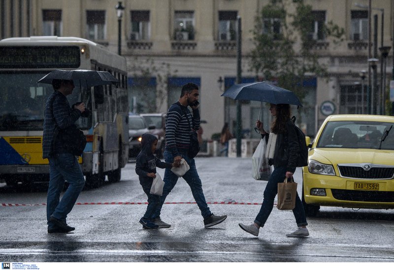 Η κακοκαιρία πλήττει από το πρωί την πρωτεύουσα, με δυνατές βροχές να σημειώνονται από νωρίς το πρωί