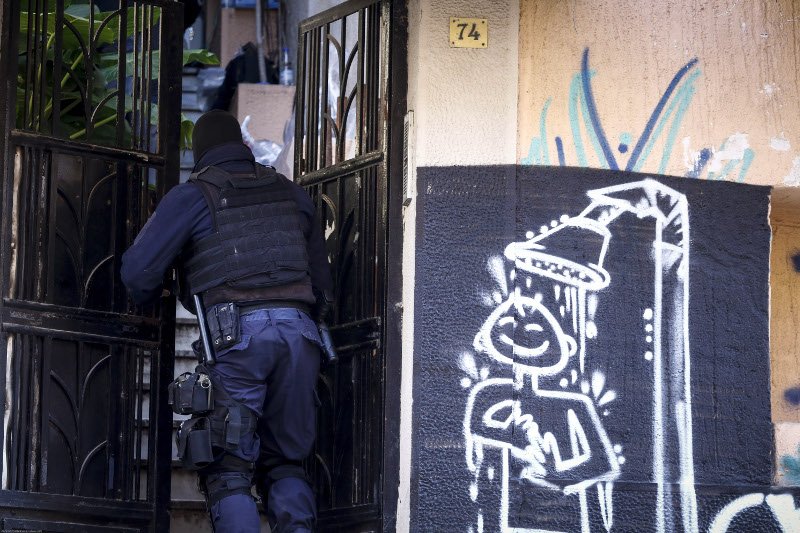 Αστυνομική επιχείρηση σε κατάληψη στα Εξάρχεια -Τέσσερις προσαγωγές [εικόνες] | iefimerida.gr 0