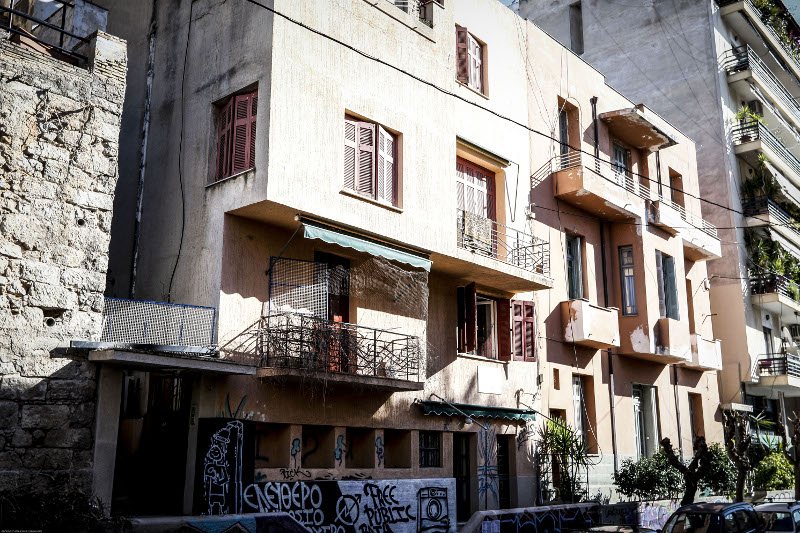 Αστυνομική επιχείρηση σε κατάληψη στα Εξάρχεια -Τέσσερις προσαγωγές [εικόνες] | iefimerida.gr 1