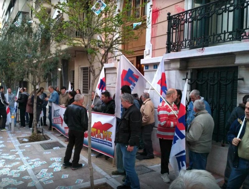 Κατάληψη του ΠΑΜΕ στα γραφεία της ΓΣΕΕ [εικόνες] | iefimerida.gr 1