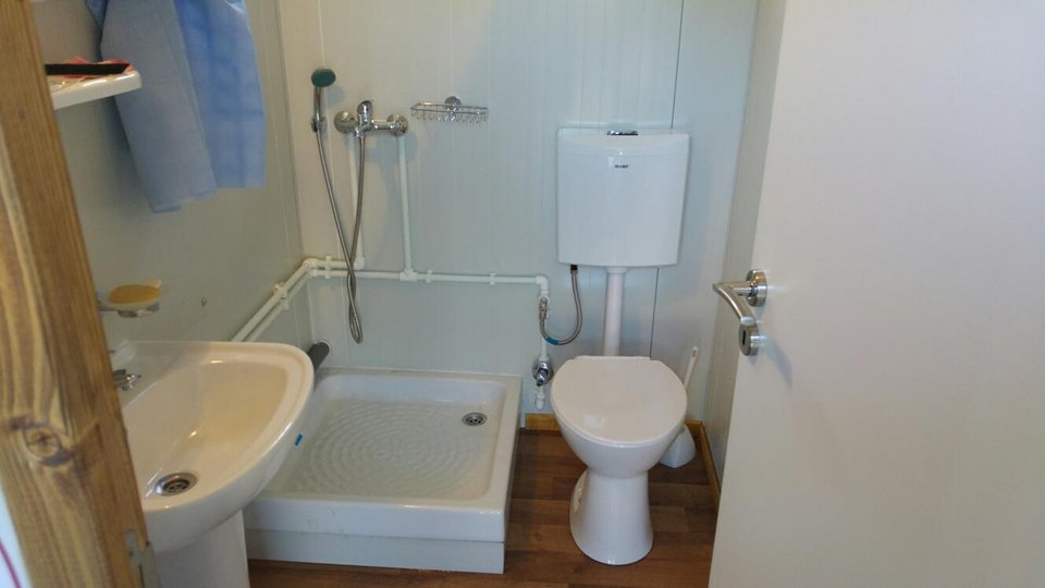 Σε 120 οικισμούς στον Σκαραμαγκά εγκαταστάθηκαν 1.050 πρόσφυγες από τον Πειραιά [εικόνες] | iefimerida.gr 12