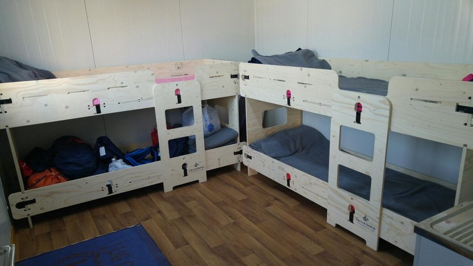 Σε 120 οικισμούς στον Σκαραμαγκά εγκαταστάθηκαν 1.050 πρόσφυγες από τον Πειραιά [εικόνες] | iefimerida.gr 15