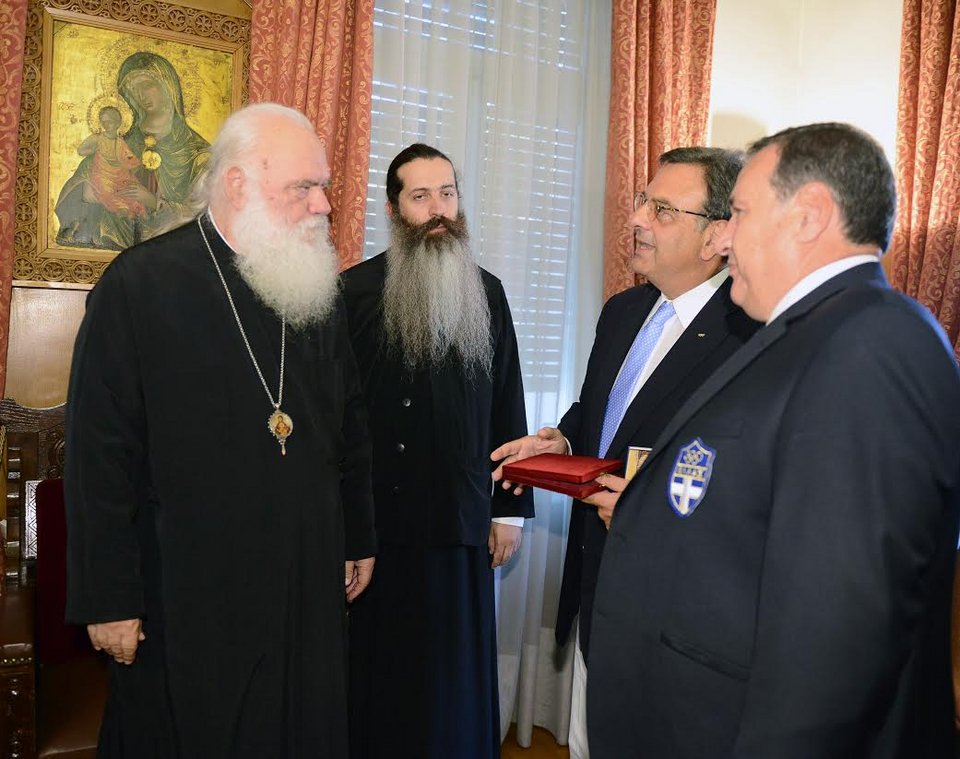 Η ελληνική Ολυμπιακή αποστολή στον Αρχιεπίσκοπο Ιερώνυμο | iefimerida.gr 1