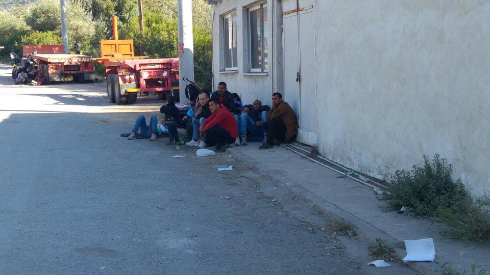 Σε 120 οικισμούς στον Σκαραμαγκά εγκαταστάθηκαν 1.050 πρόσφυγες από τον Πειραιά [εικόνες] | iefimerida.gr 19