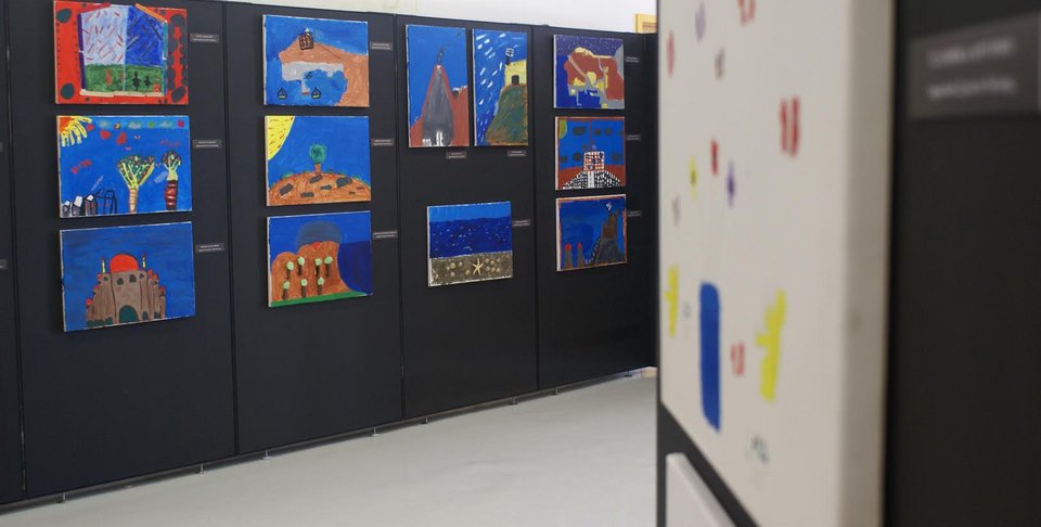 «Χίλια παιδιά μέσα στο τίμιο αγέρι»: Μικρά ζωγραφικά έργα νησιωτικού τοπίου | iefimerida.gr 1