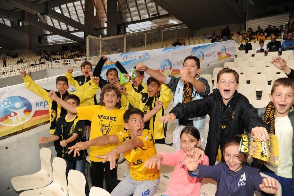 Η παιδική κερκίδα ΟΠΑΠ, σκοράρει στα play off της Super League [εικόνες] | iefimerida.gr 2