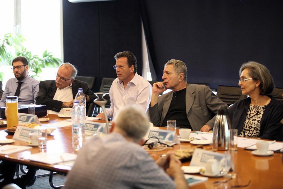 Συνάντηση με Ελληνες Ευρωβουλευτές στις εγκαταστάσεις των ΕΛΠΕ στον Ασπρόπυργο | iefimerida.gr 1