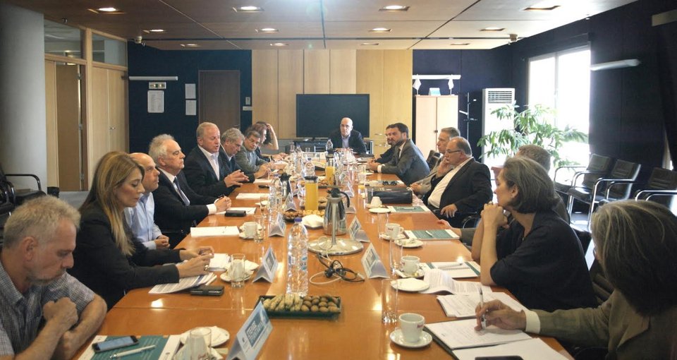 Συνάντηση με Ελληνες Ευρωβουλευτές στις εγκαταστάσεις των ΕΛΠΕ στον Ασπρόπυργο | iefimerida.gr 0