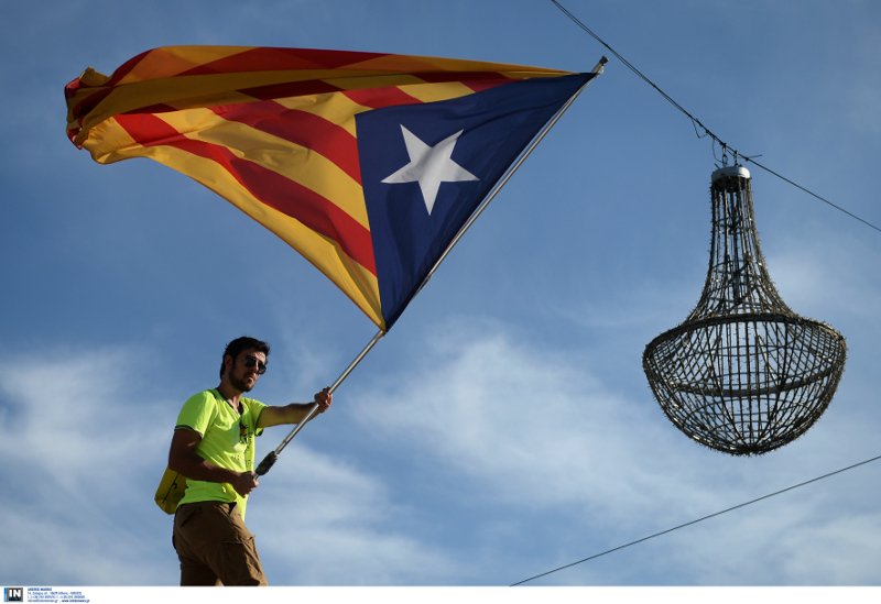 Διαμαρτυρία στο κέντρο της Αθήνας για την ανεξαρτησία της Καταλονίας [εικόνες]  | iefimerida.gr 1