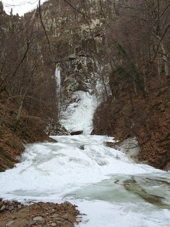 Μαγεύει ο παγωμένος καταρράκτης της Ξάνθης -Ενα έργο τέχνης από τις χαμηλές θερμοκρασίες [εικόνες & βίντεο] | iefimerida.gr 2