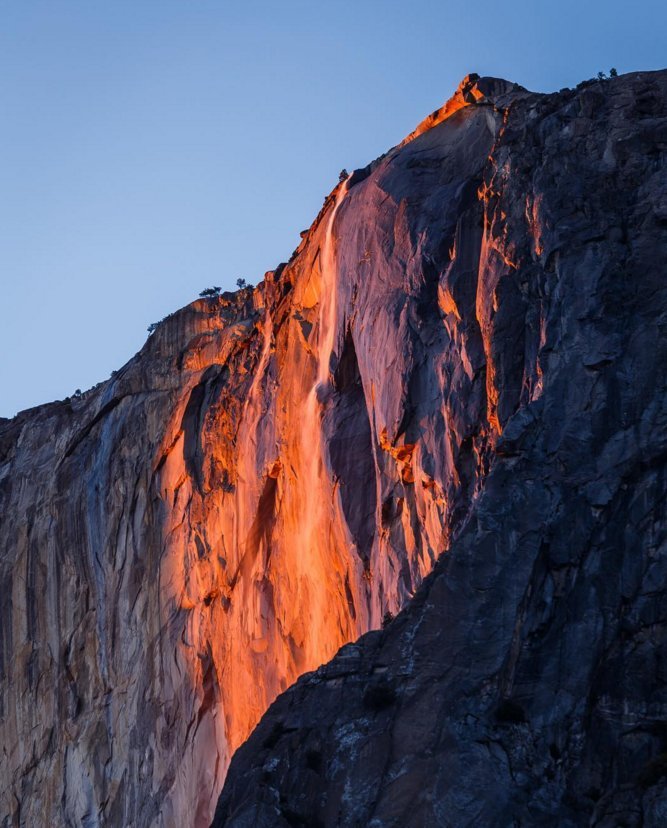 Ο καταρράκτης της φωτιάς -Μοιάζει με λάβα, αλλά δεν είναι [εικόνες] | iefimerida.gr 1