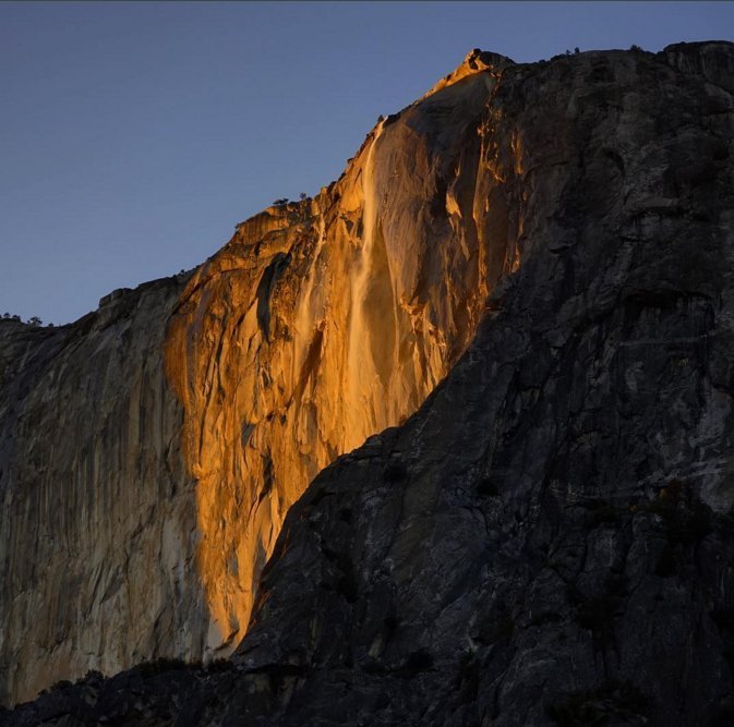 Ο καταρράκτης της φωτιάς -Μοιάζει με λάβα, αλλά δεν είναι [εικόνες] | iefimerida.gr 4