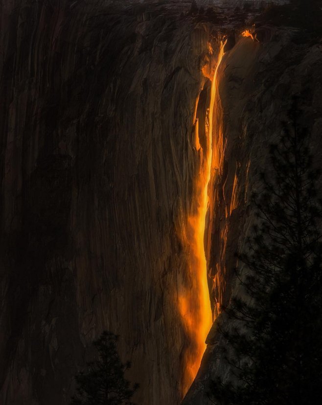 Ο καταρράκτης της φωτιάς -Μοιάζει με λάβα, αλλά δεν είναι [εικόνες] | iefimerida.gr 3