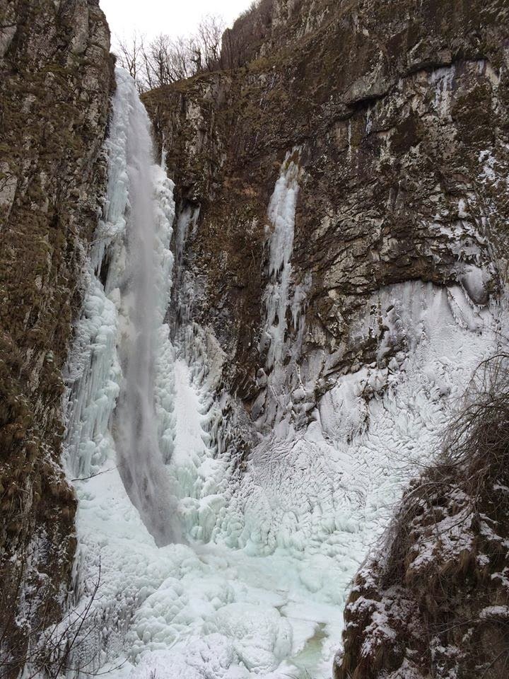 Μαγεύει ο παγωμένος καταρράκτης της Ξάνθης -Ενα έργο τέχνης από τις χαμηλές θερμοκρασίες [εικόνες & βίντεο] | iefimerida.gr 0